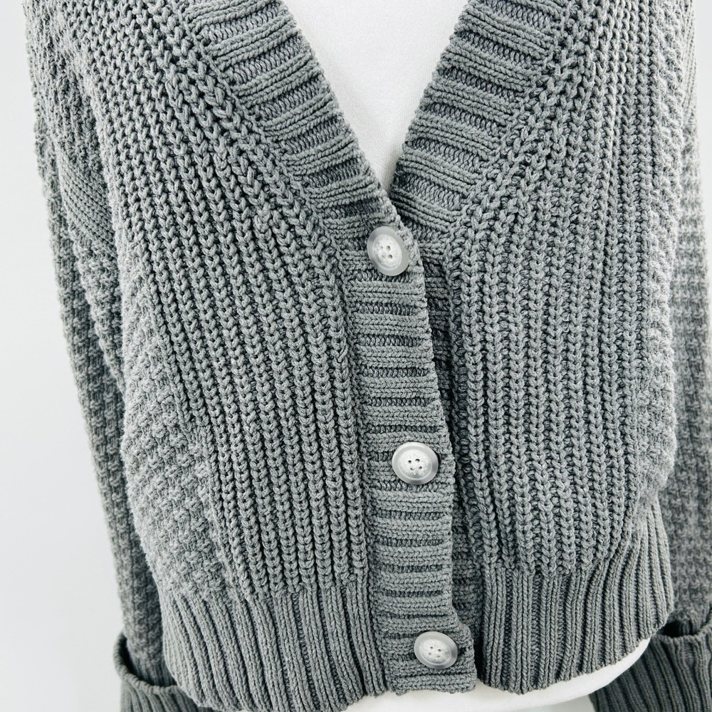 Abercrombie & Fitch Gray Chunky Knit Cropped Cardigan V Neck Button Sweater - Picture 4 of 12